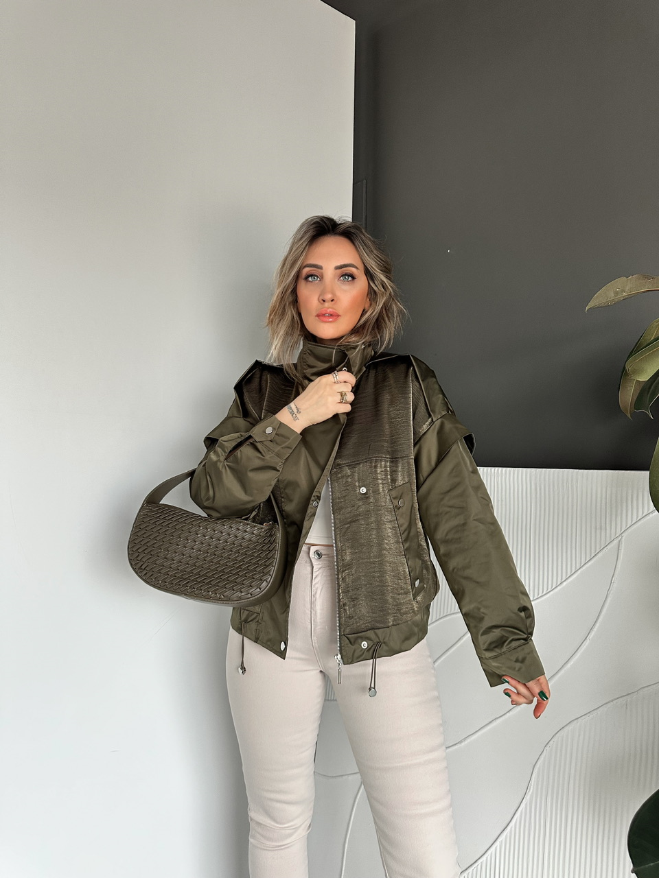 Haki Çıtçıtlı Dik Yaka Saten Parçalı Ceket