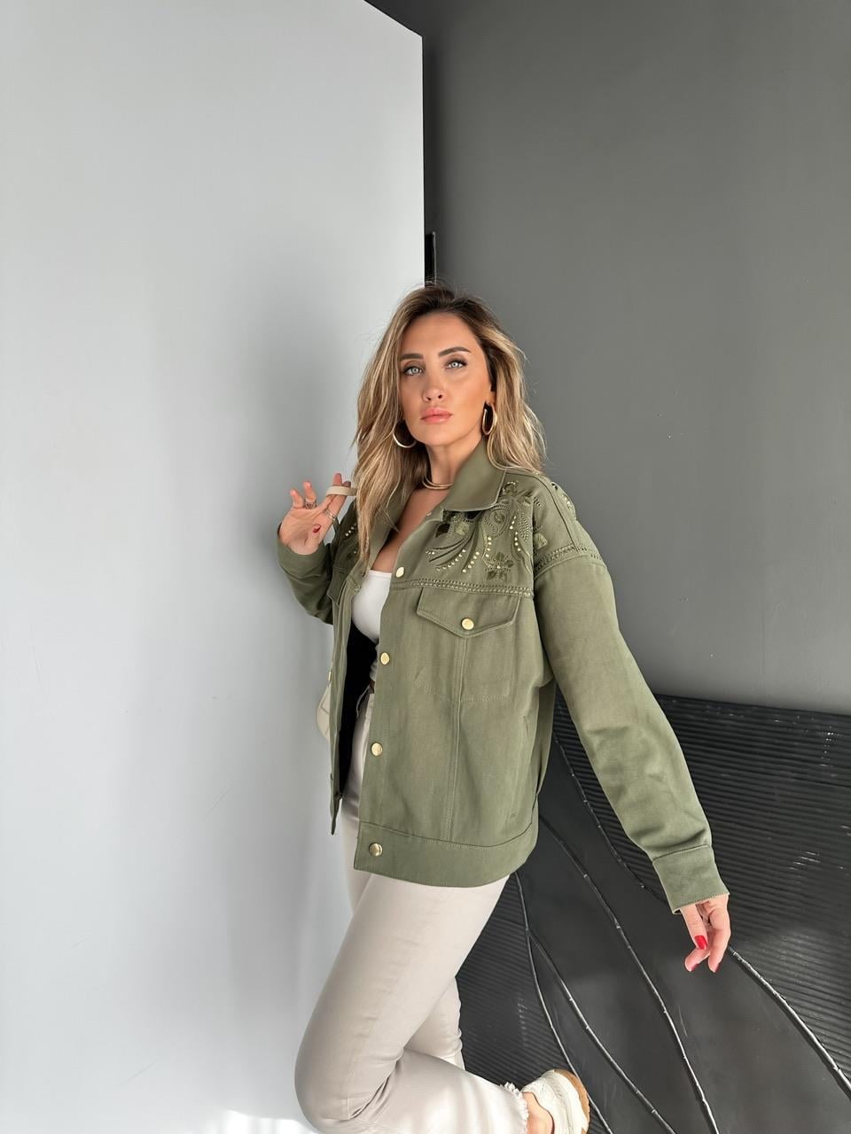 Haki Nakışlı Zımbalı Kot Ceket