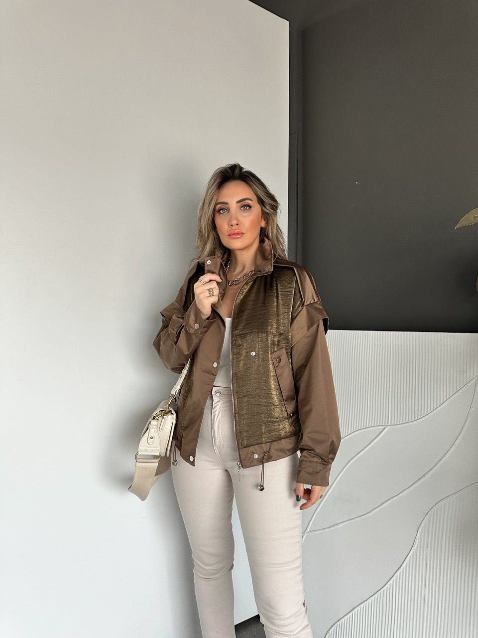 Kahve Çıtçıtlı Dik Yaka Saten Parçalı Ceket