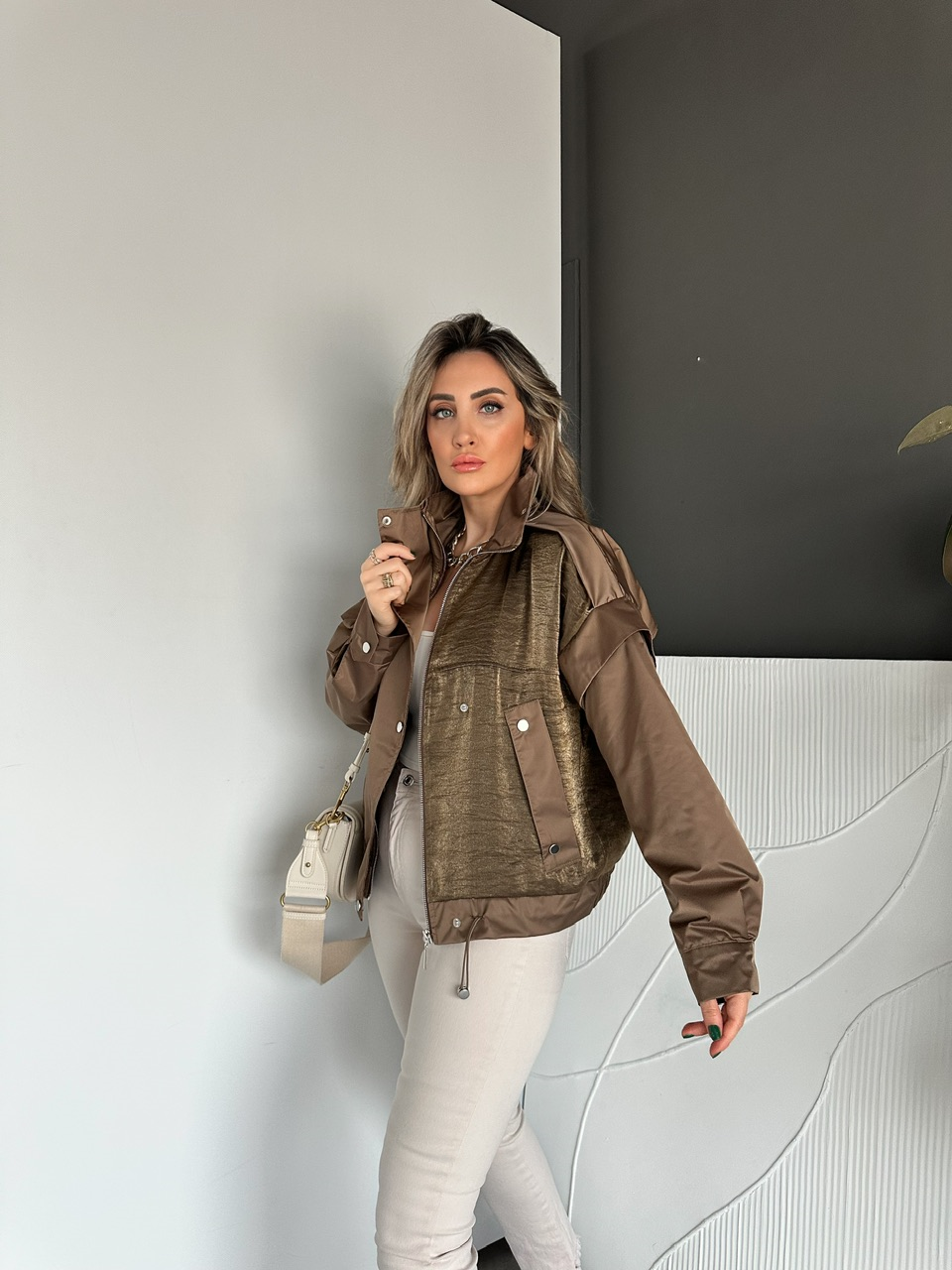 Kahve Çıtçıtlı Dik Yaka Saten Parçalı Ceket
