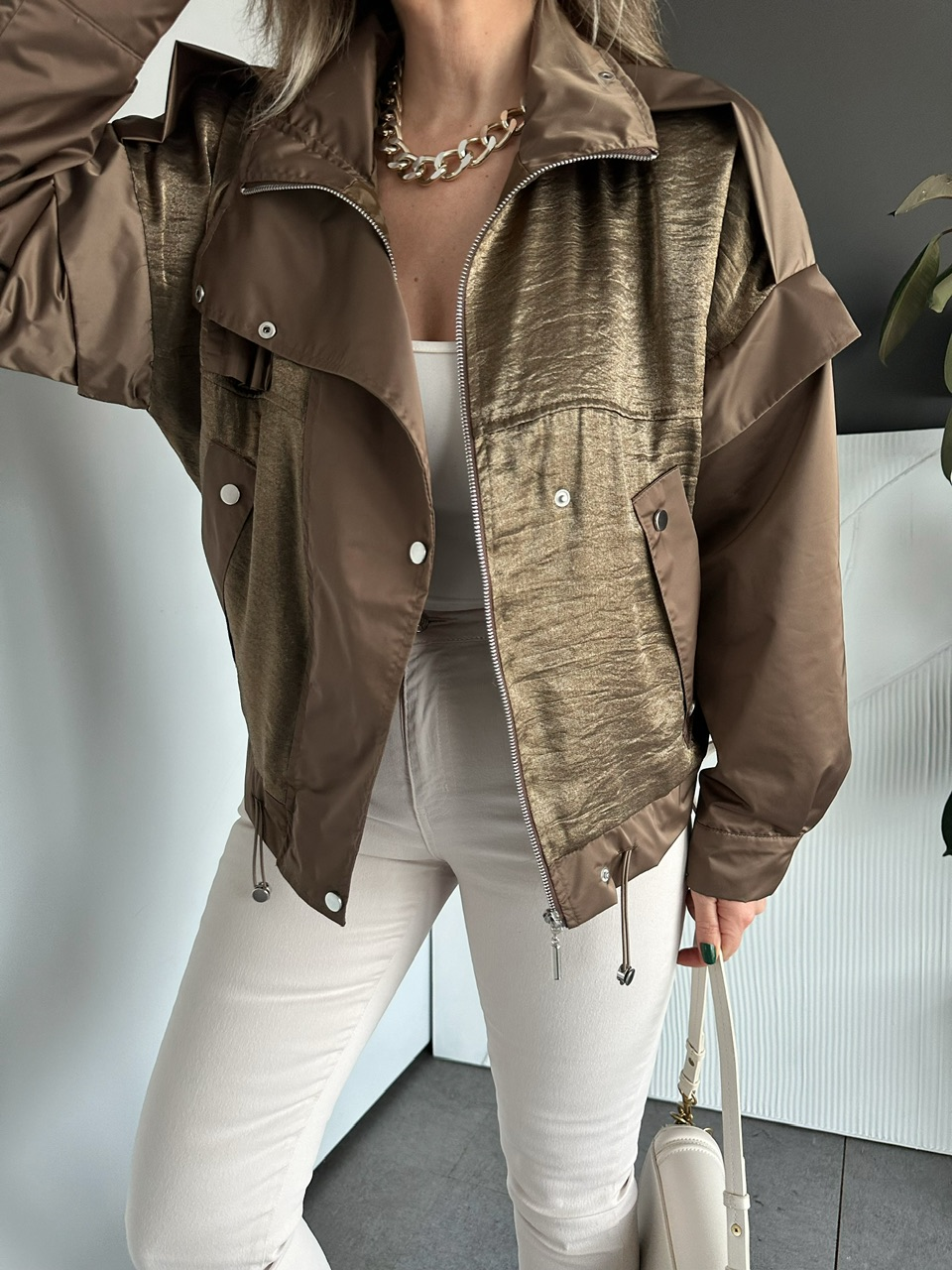 Kahve Çıtçıtlı Dik Yaka Saten Parçalı Ceket