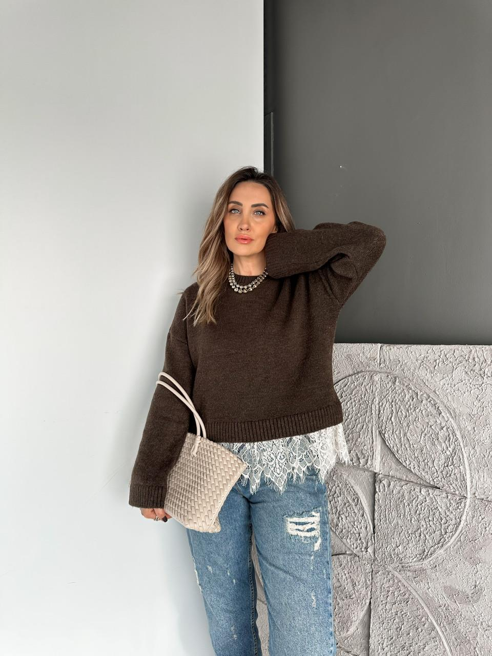 Kahve Eteği Dantelli Kazak