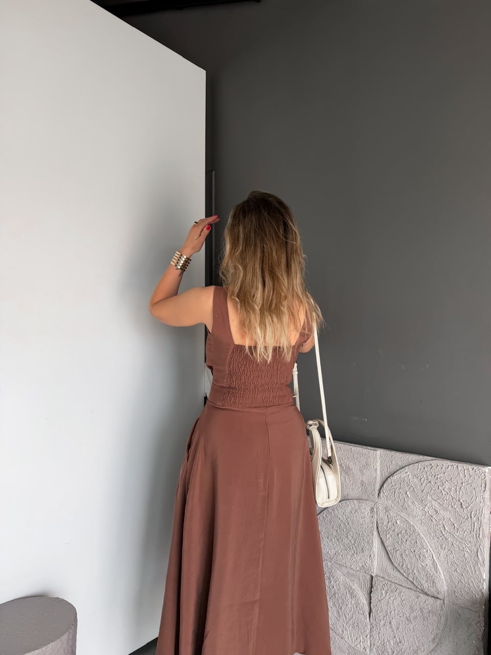 Kahve Kare Yaka Sırtı Lastikli Elbise