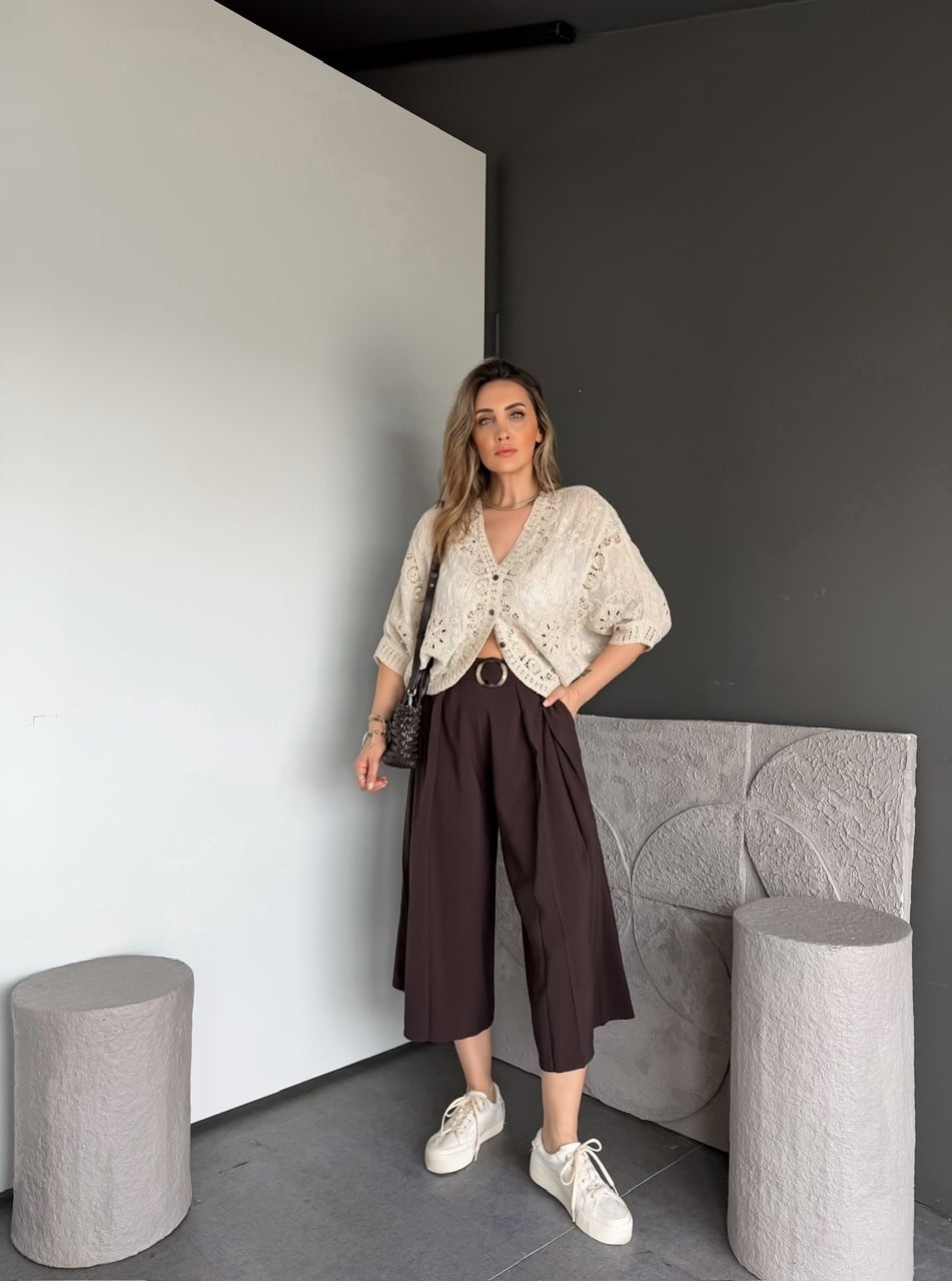 Kahve Kemerli Pensli Kısa Paça Pantolon