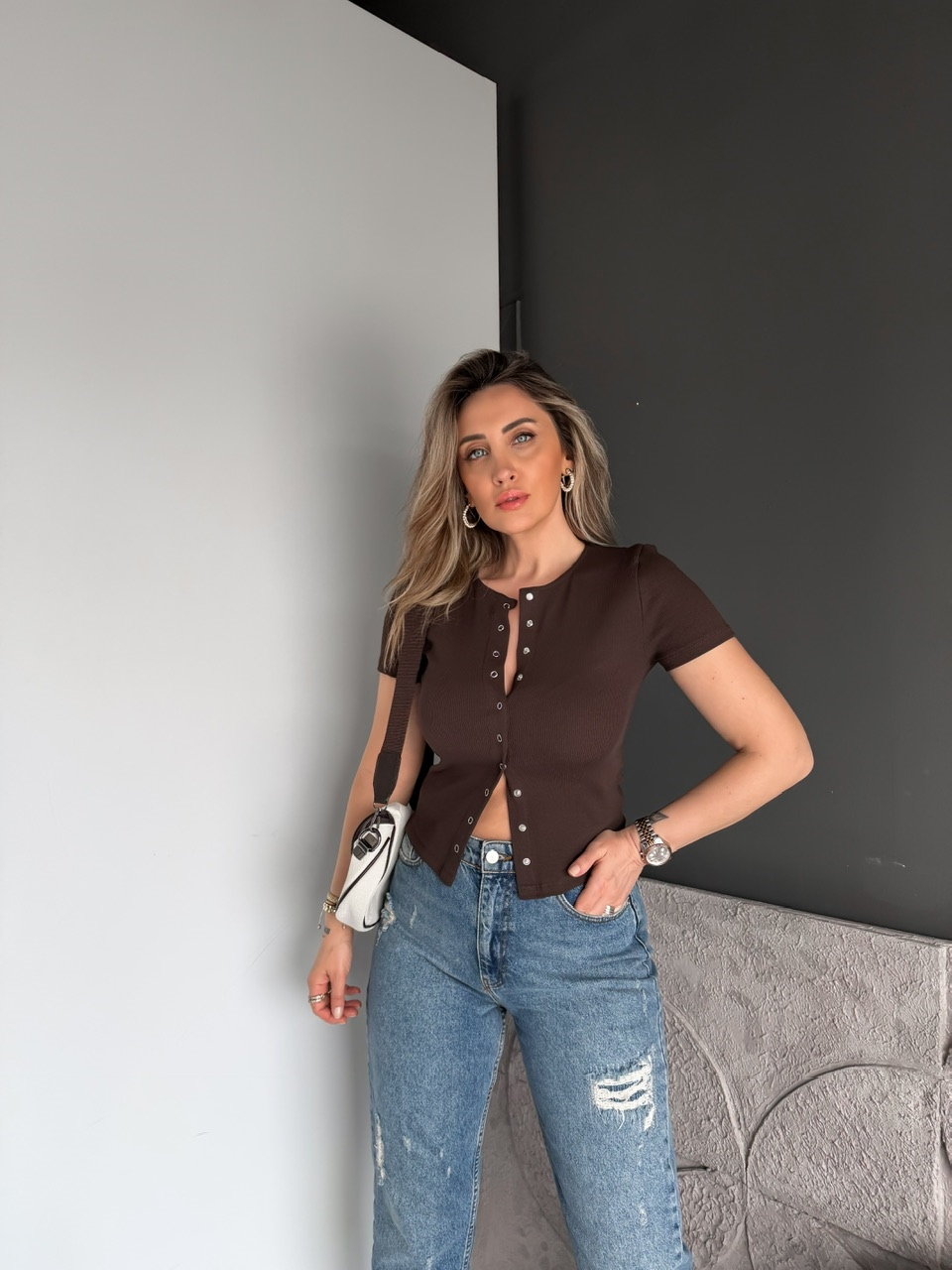 Kahve Kısa Kollu Boydan Cıtcıtlı Tshirt