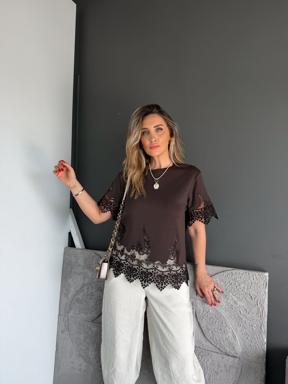 Kahve Kolları Eteği Dantelli Zr Tshirt