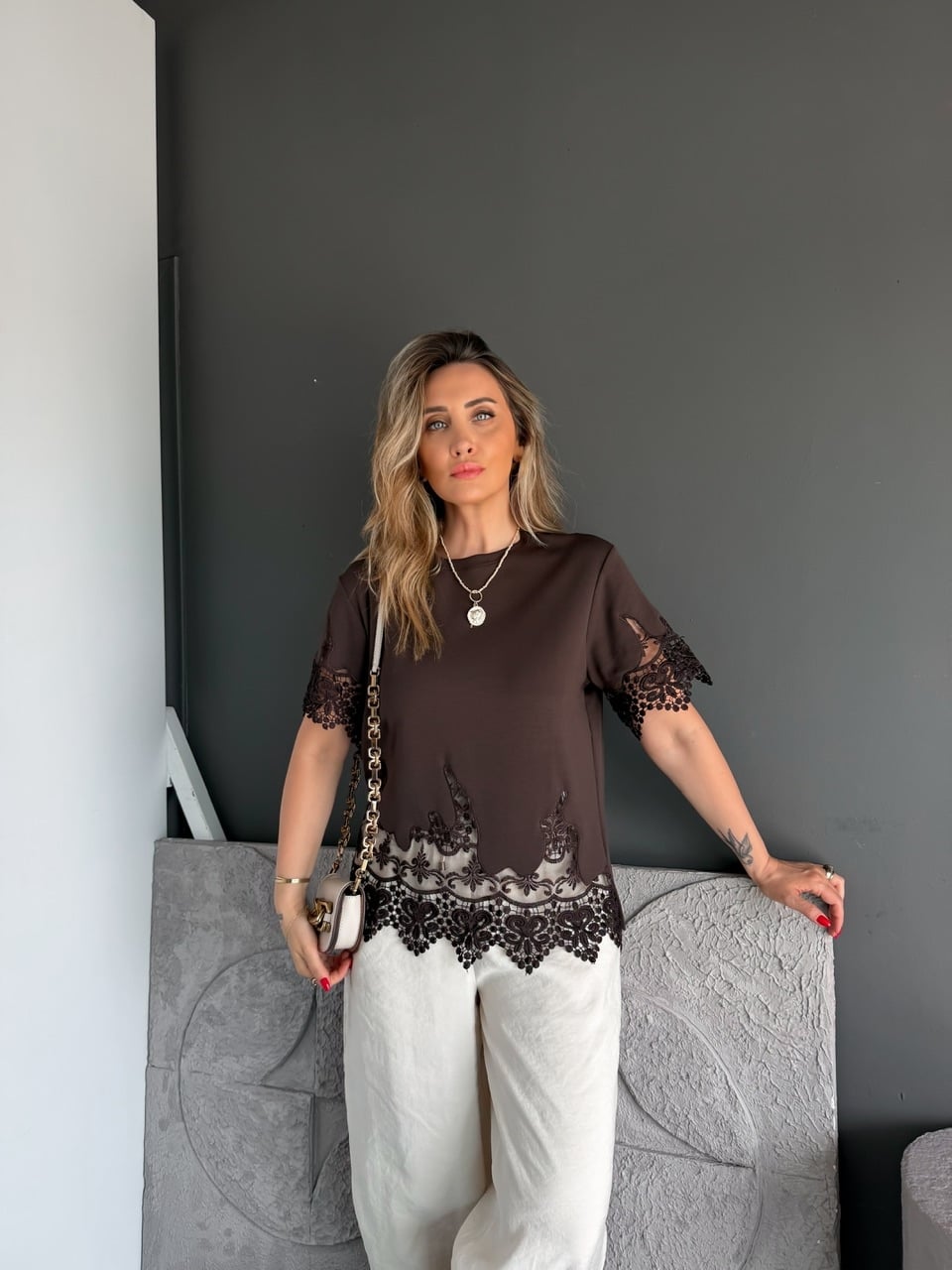 Kahve Kolları Eteği Dantelli Zr Tshirt