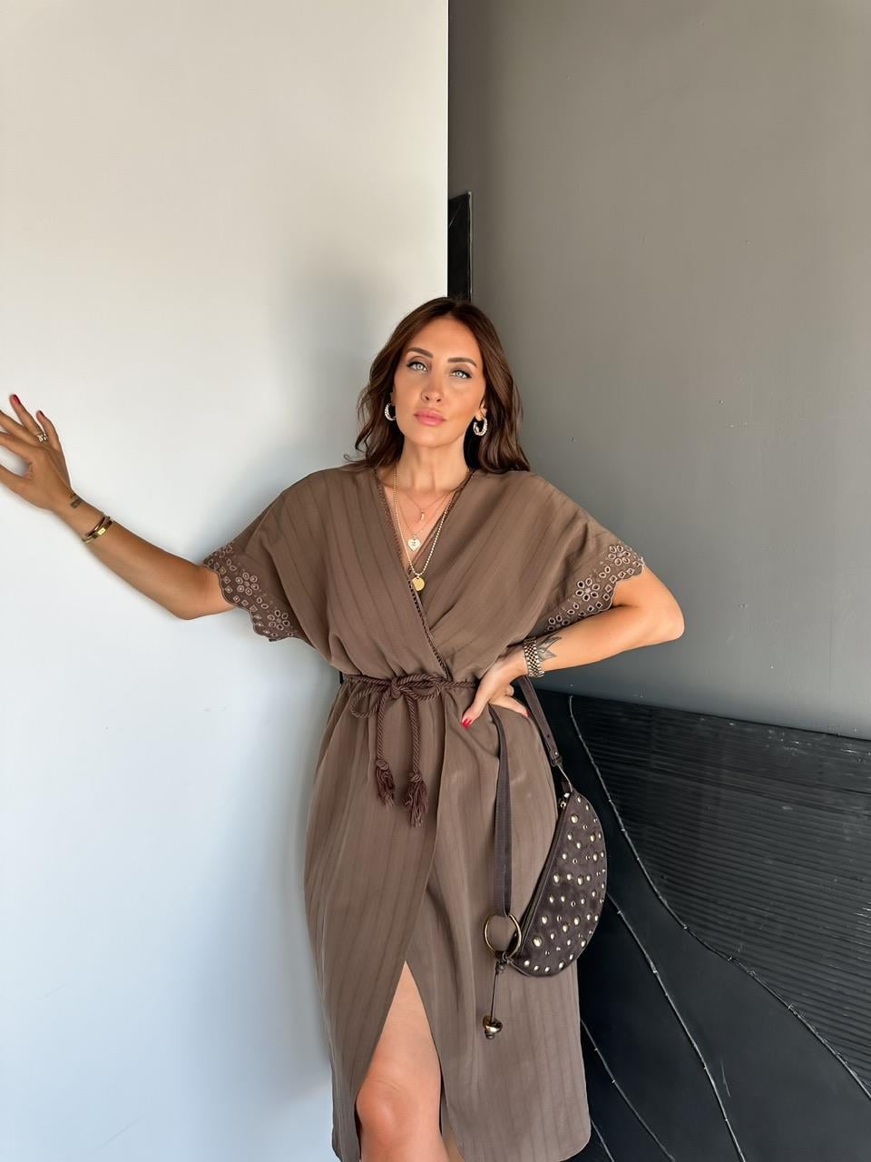 Kahve Kolları Fistolu Kruvaze Elbise