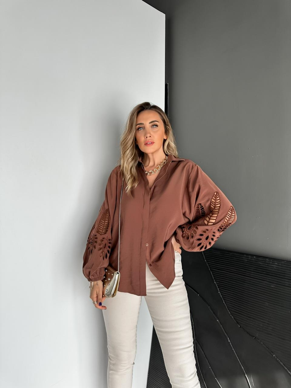 Kahve Kolları Nakışlı Premium Gömlek