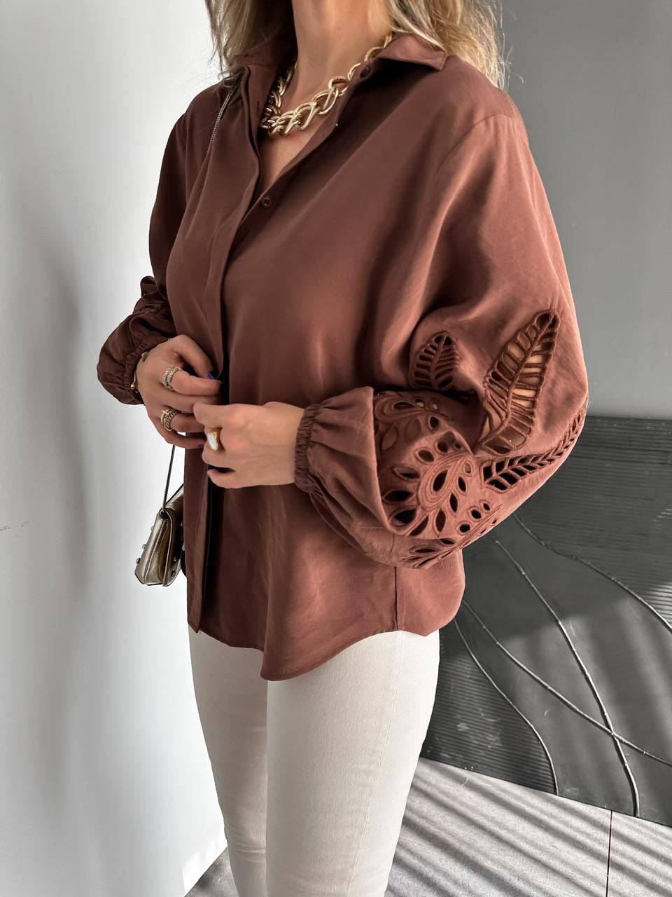 Kahve Kolları Nakışlı Premium Gömlek