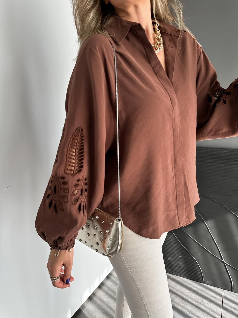 Kahve Kolları Nakışlı Premium Gömlek