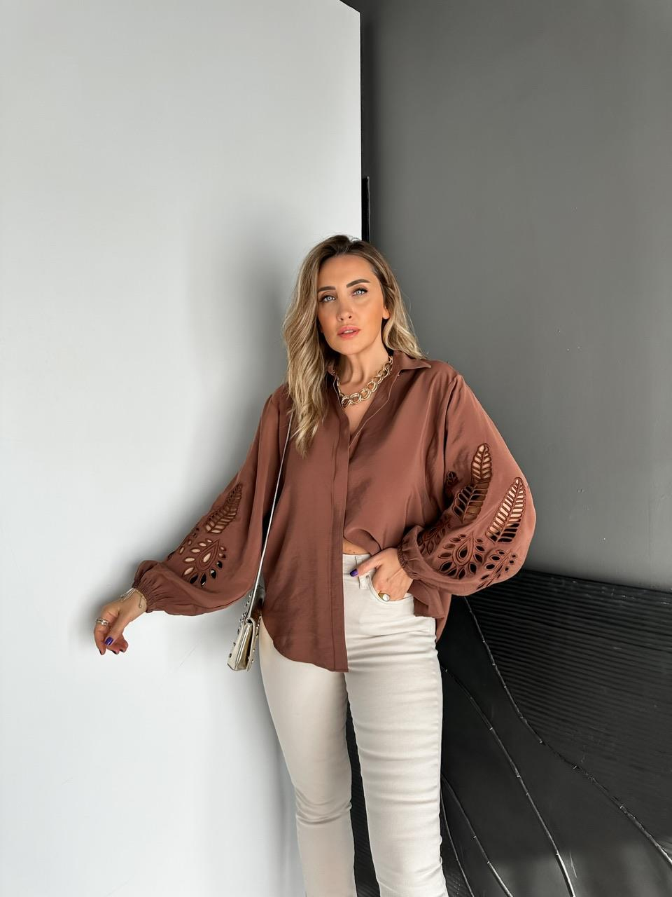 Kahve Kolları Nakışlı Premium Gömlek