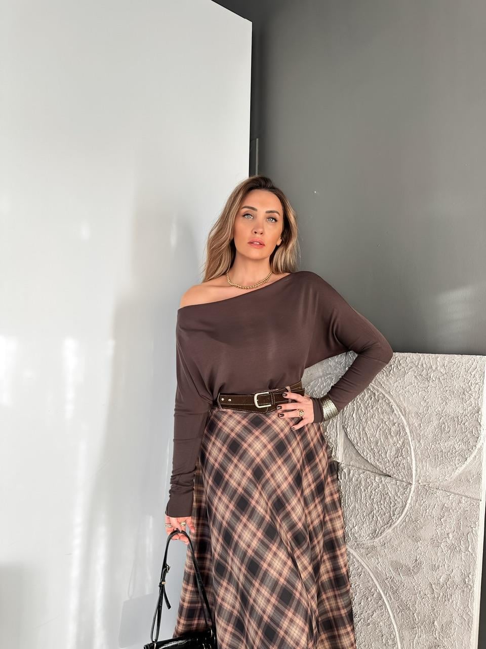 Kahve Omzu Düşük Bluz