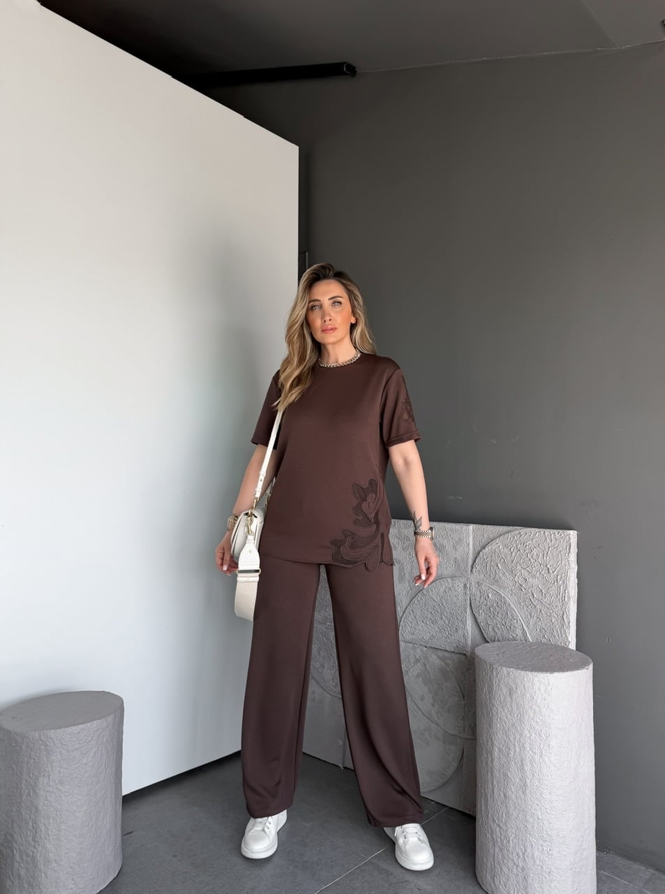 Kahve Tek Yanı Nakışlı Modal Takım