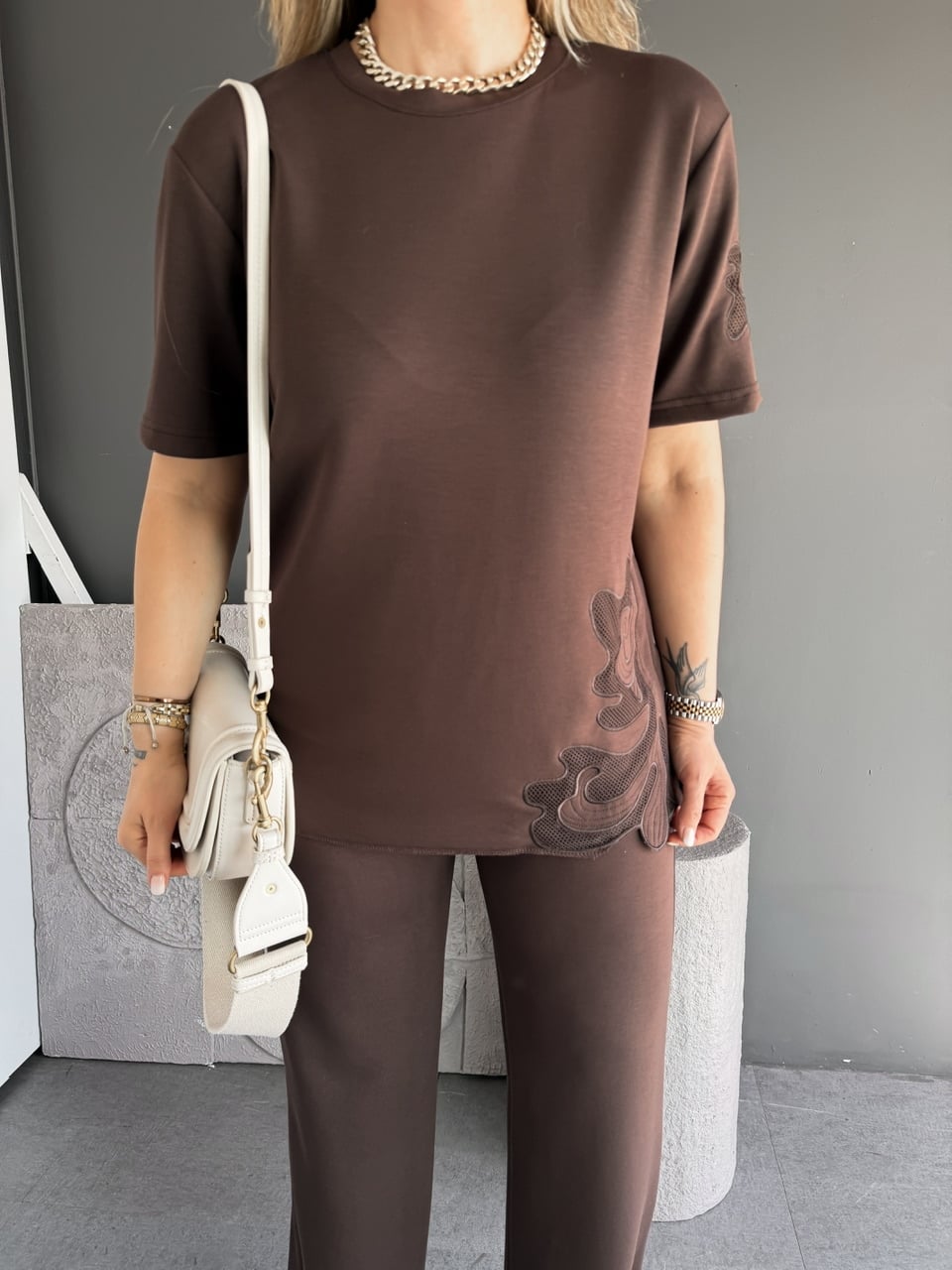 Kahve Tek Yanı Nakışlı Modal Takım
