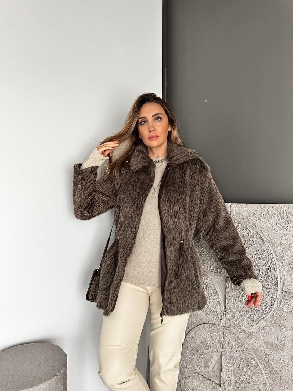 Kahve Tüylü Beli Büzülebilir Mont