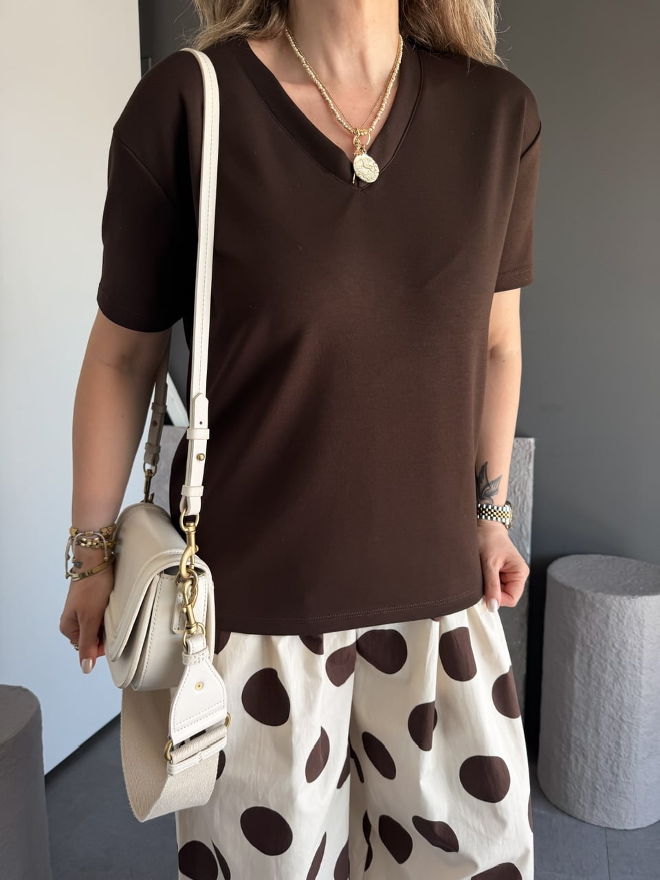 Kahve V Yaka Modal Basic Tshirt