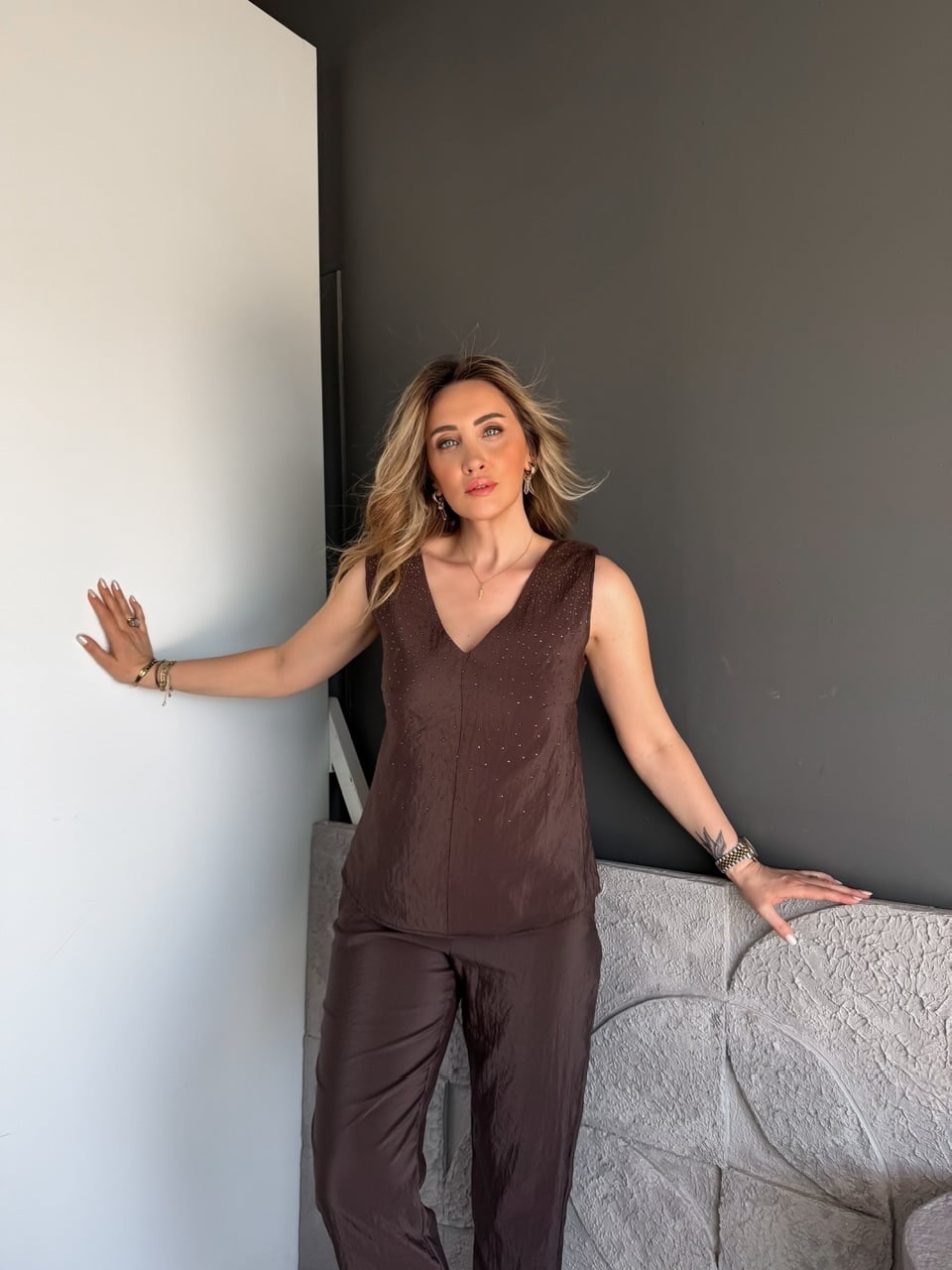 Kahve V Yaka Serpme Taşlı Takım