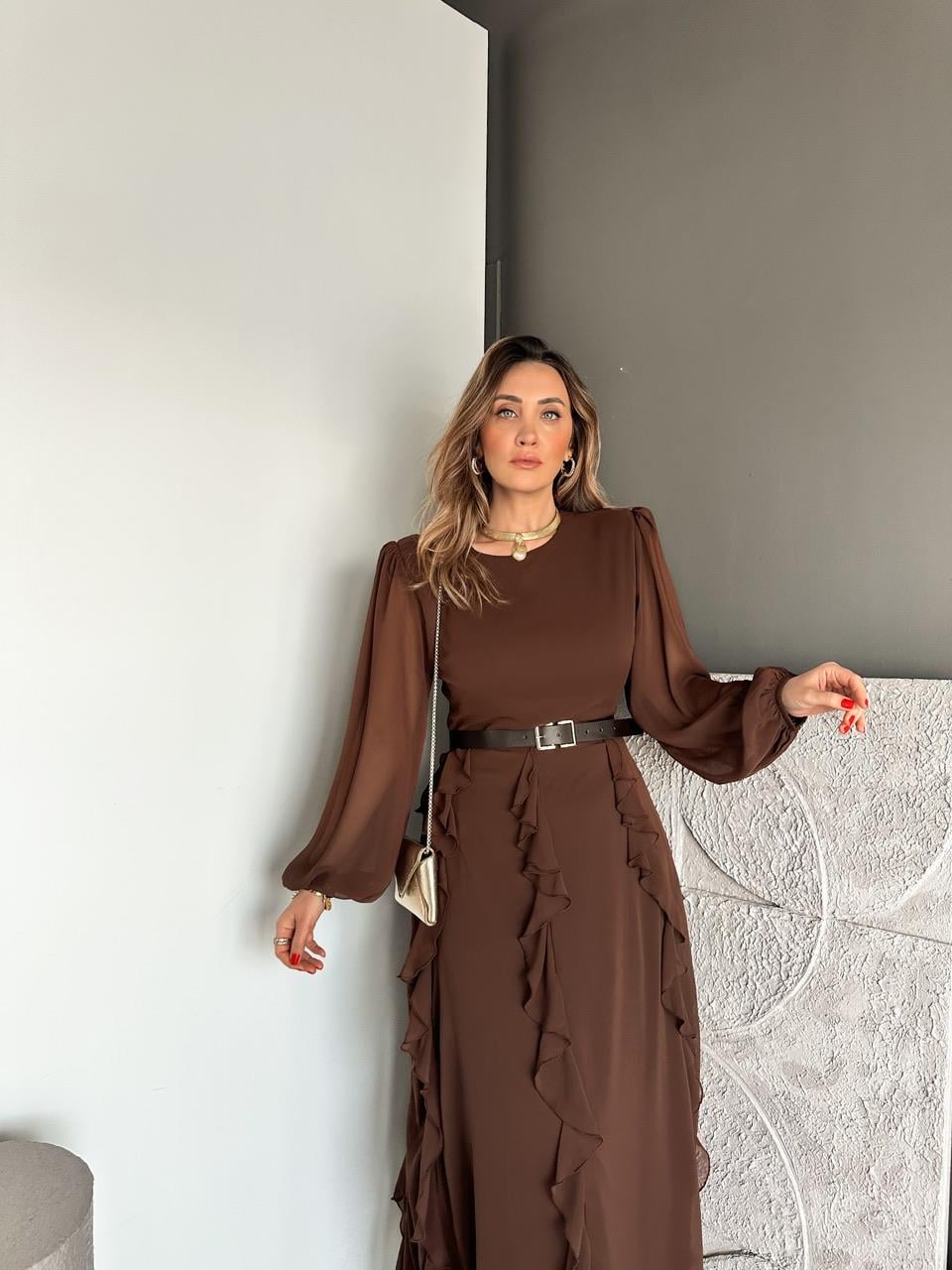 Kahve Volanlı Kemerli Şifon Elbise