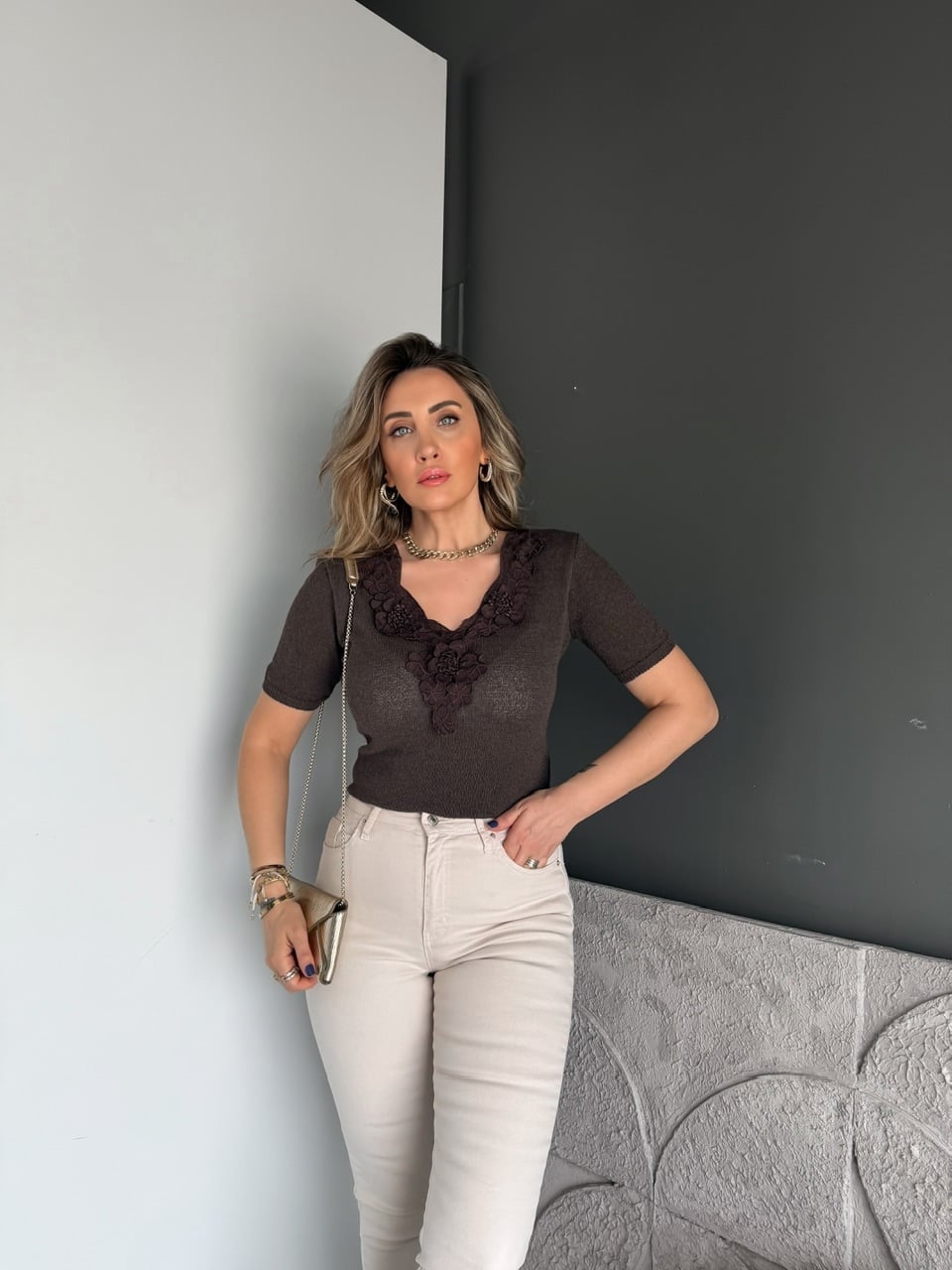 Kahve Yakası Çiçekli Kısa Kollu Triko