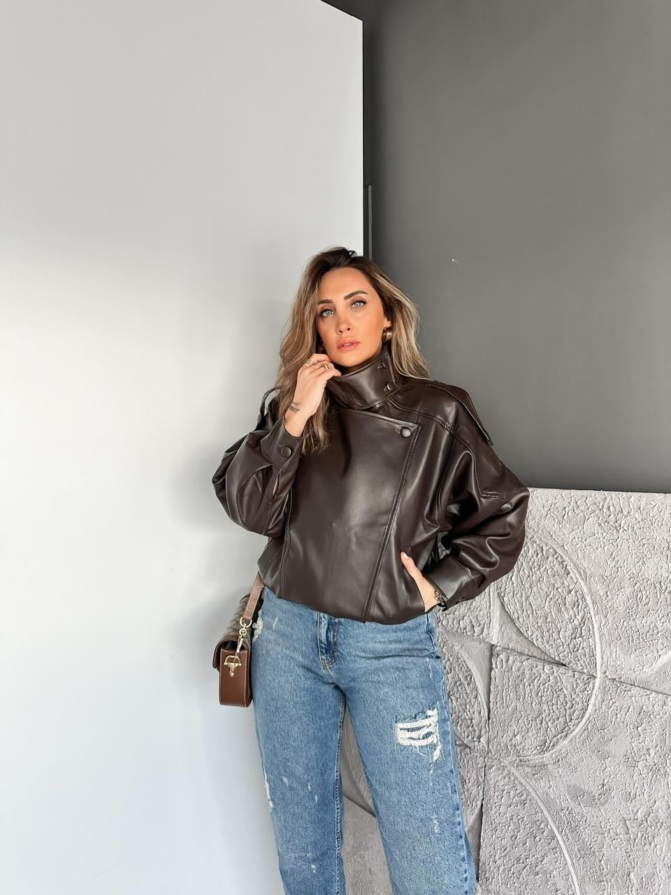 Kahve Yakası Düğmeli Marka Model Deri Ceket