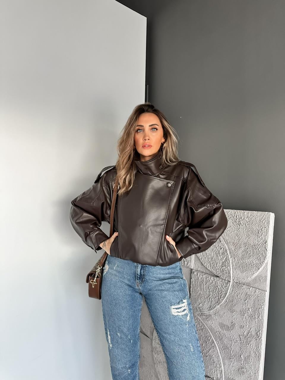 Kahve Yakası Düğmeli Marka Model Deri Ceket