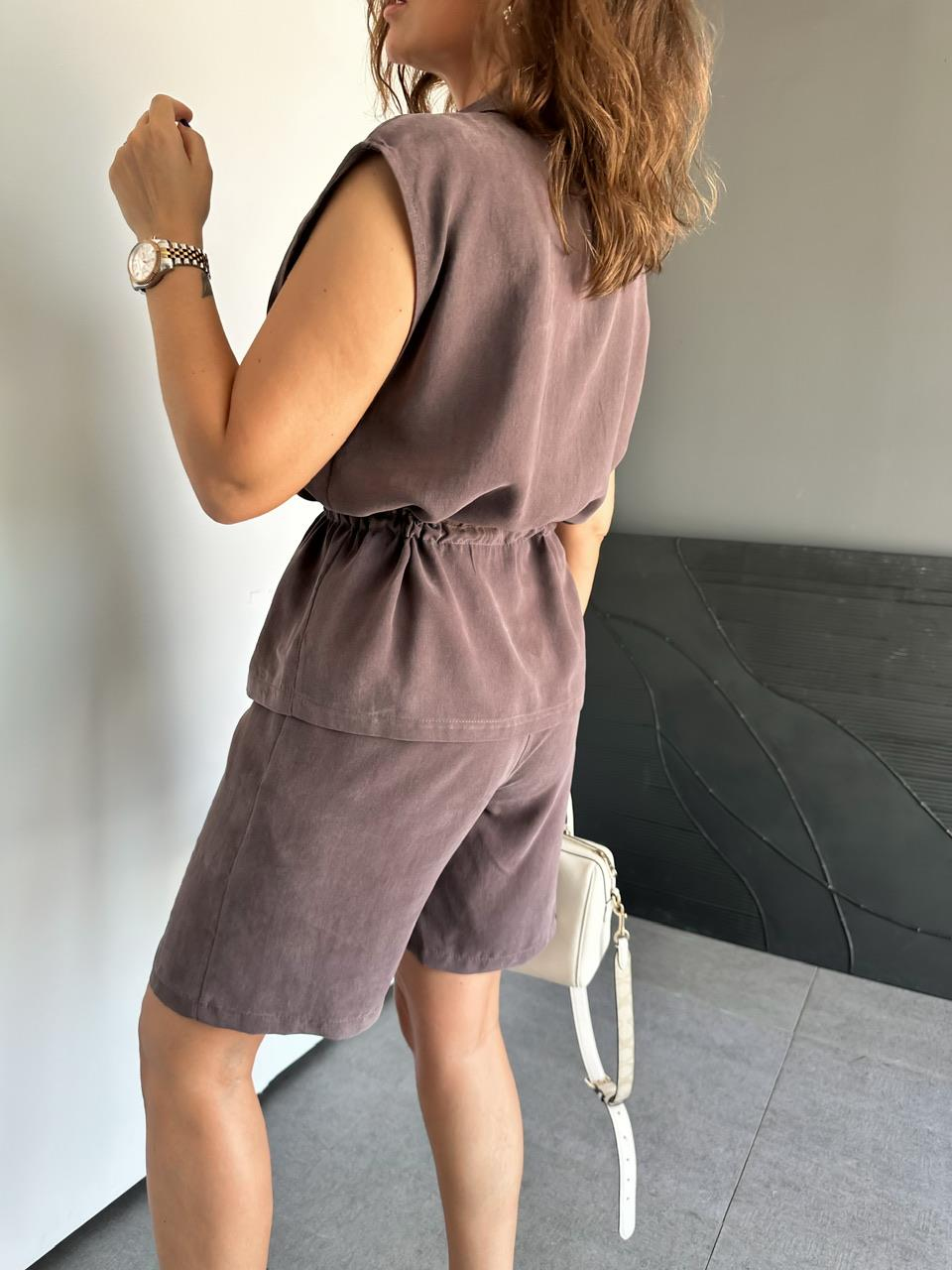 Kahve Yeleği Fermuarlı Şortlu Takım