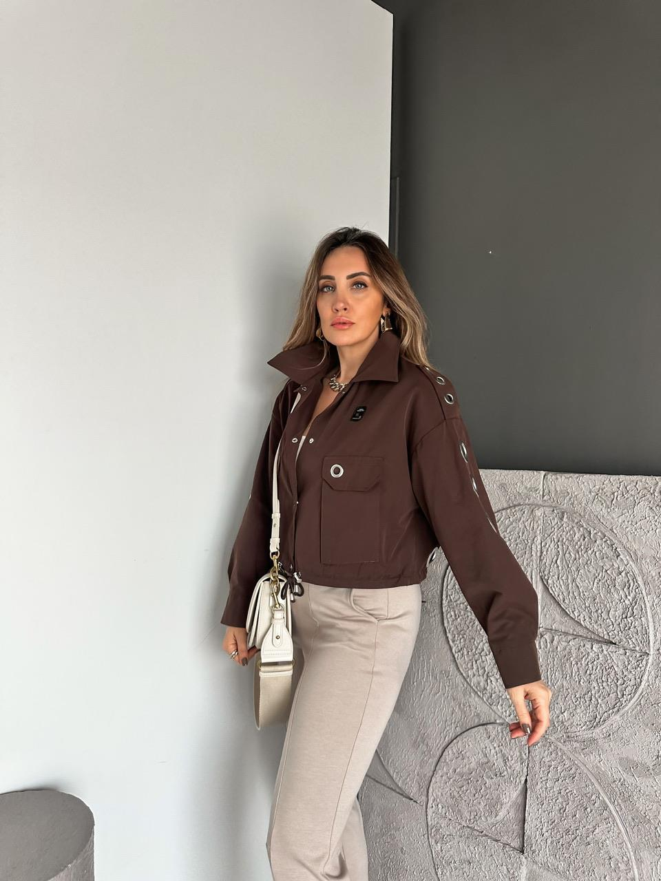 Kahve Zımbalı Aksesuarlı Tasarım Kısa Trençkot