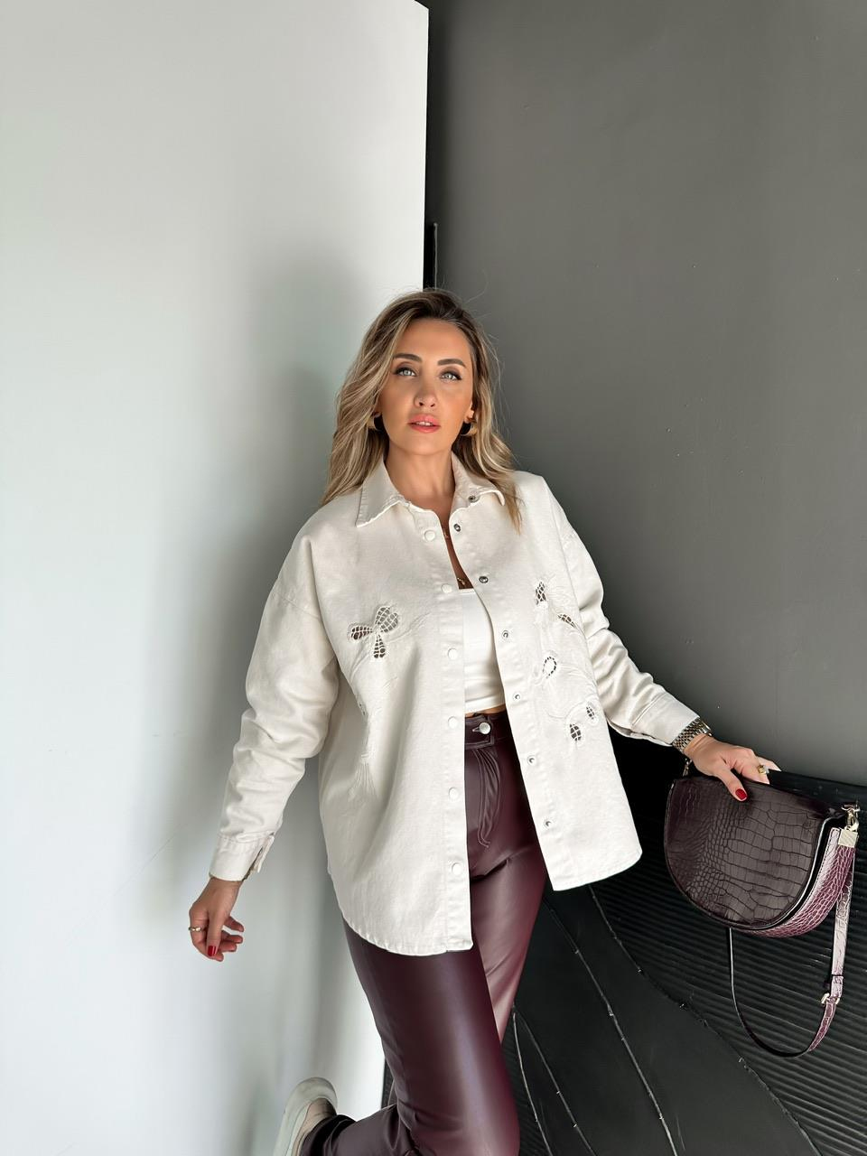 Krem Nakışlı Marka Model Ceket