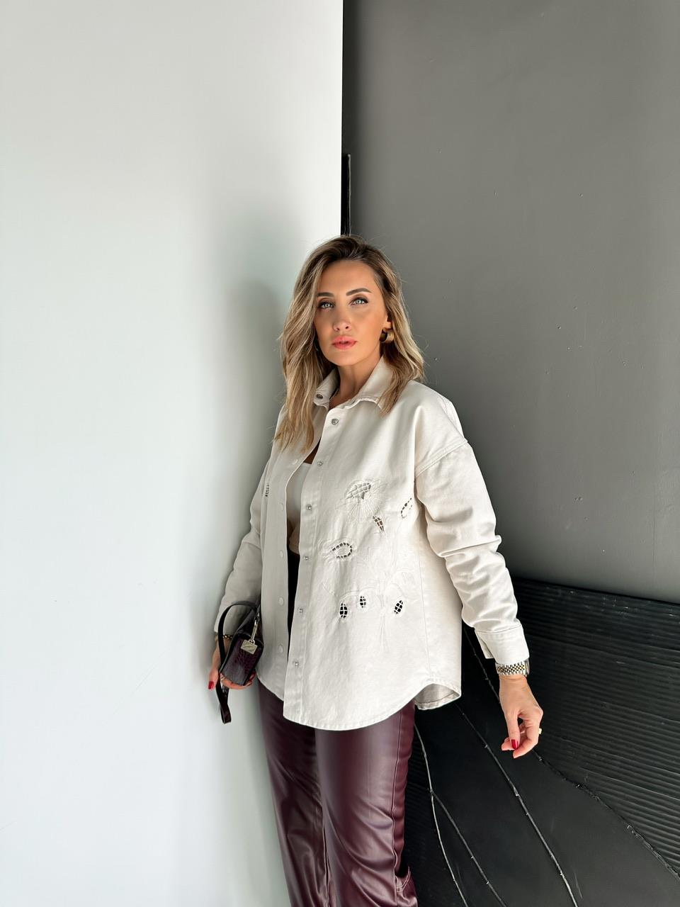 Krem Nakışlı Marka Model Ceket