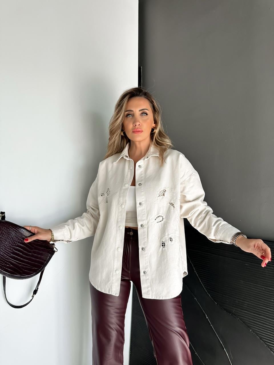 Krem Nakışlı Marka Model Ceket