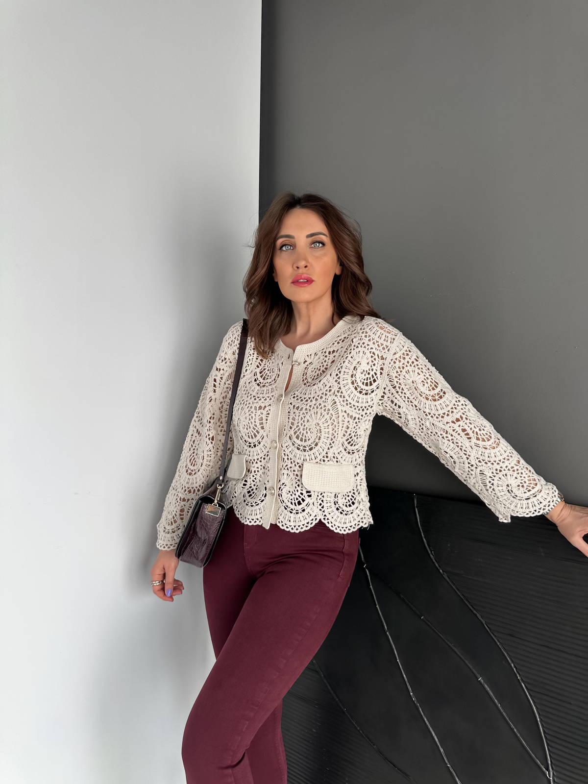 Krem Nakışlı Örme Hırka
