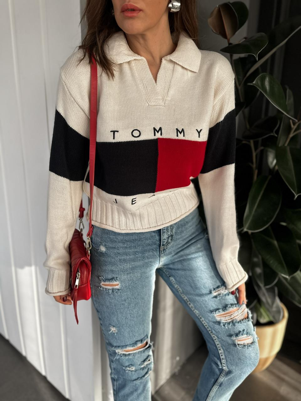 Krem Yakalı Tommy Kazak