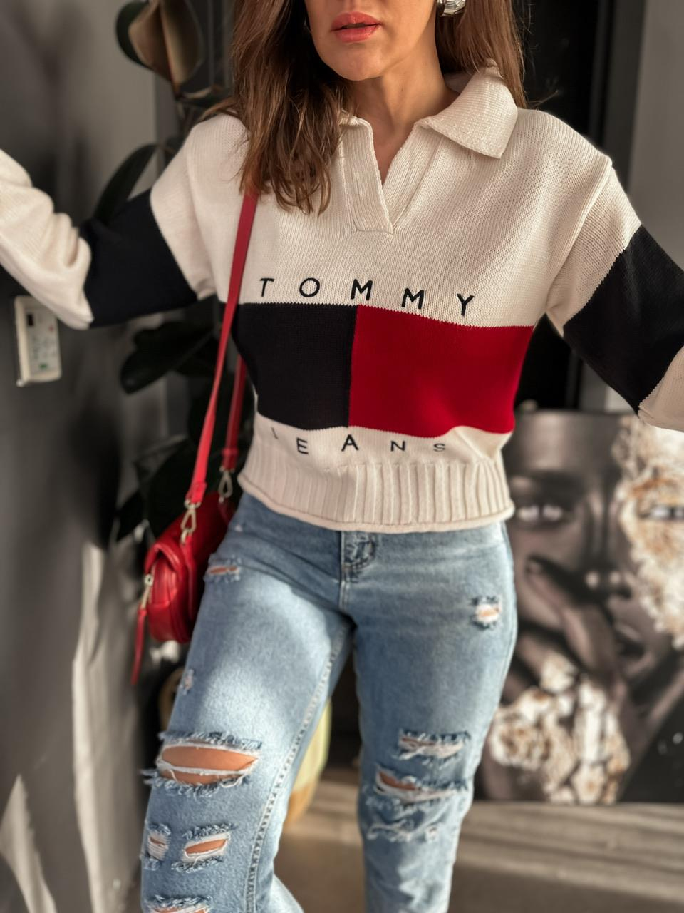 Krem Yakalı Tommy Kazak