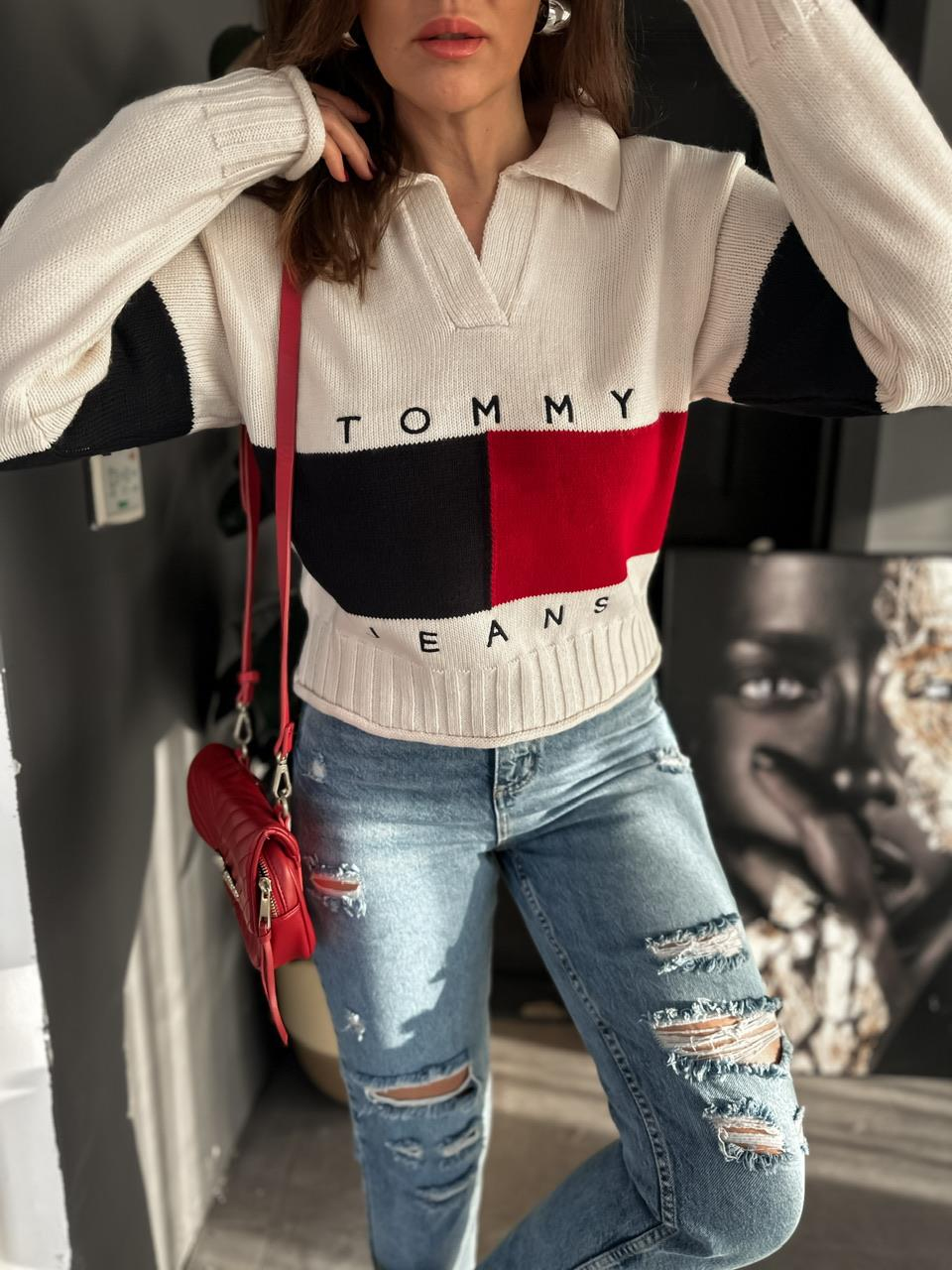 Krem Yakalı Tommy Kazak