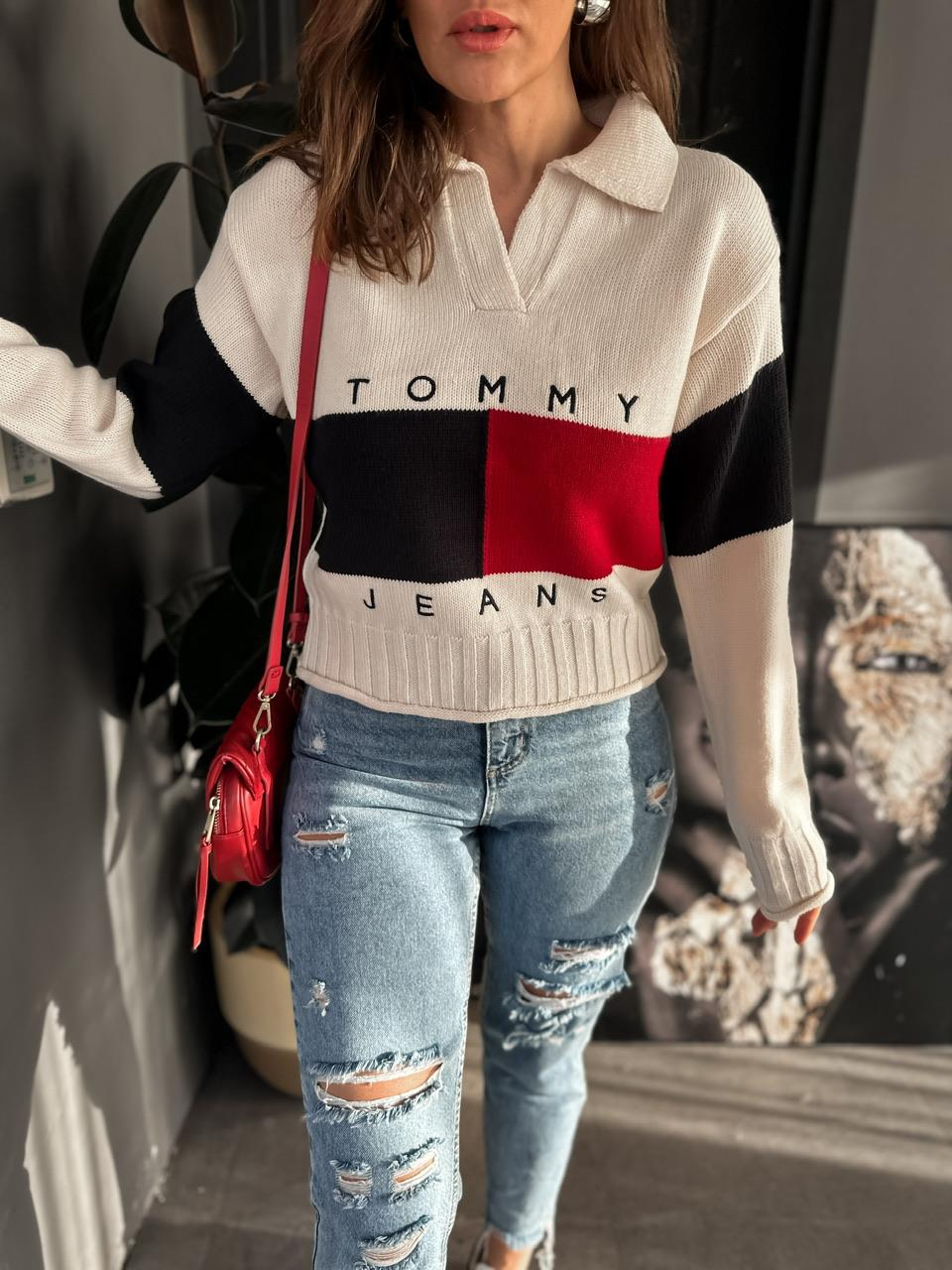 Krem Yakalı Tommy Kazak