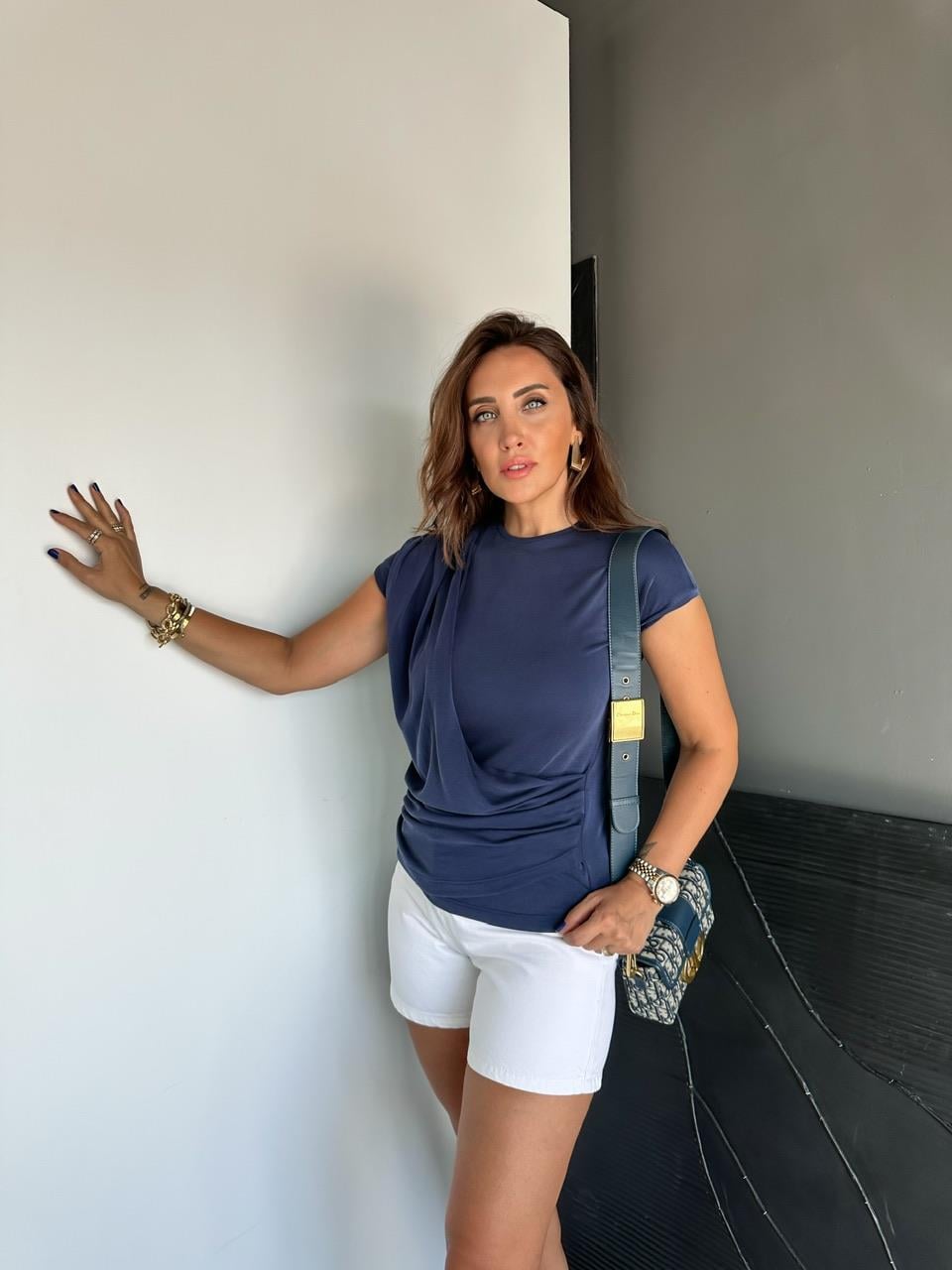 Lacivert Büzgü Detaylı Tshirt