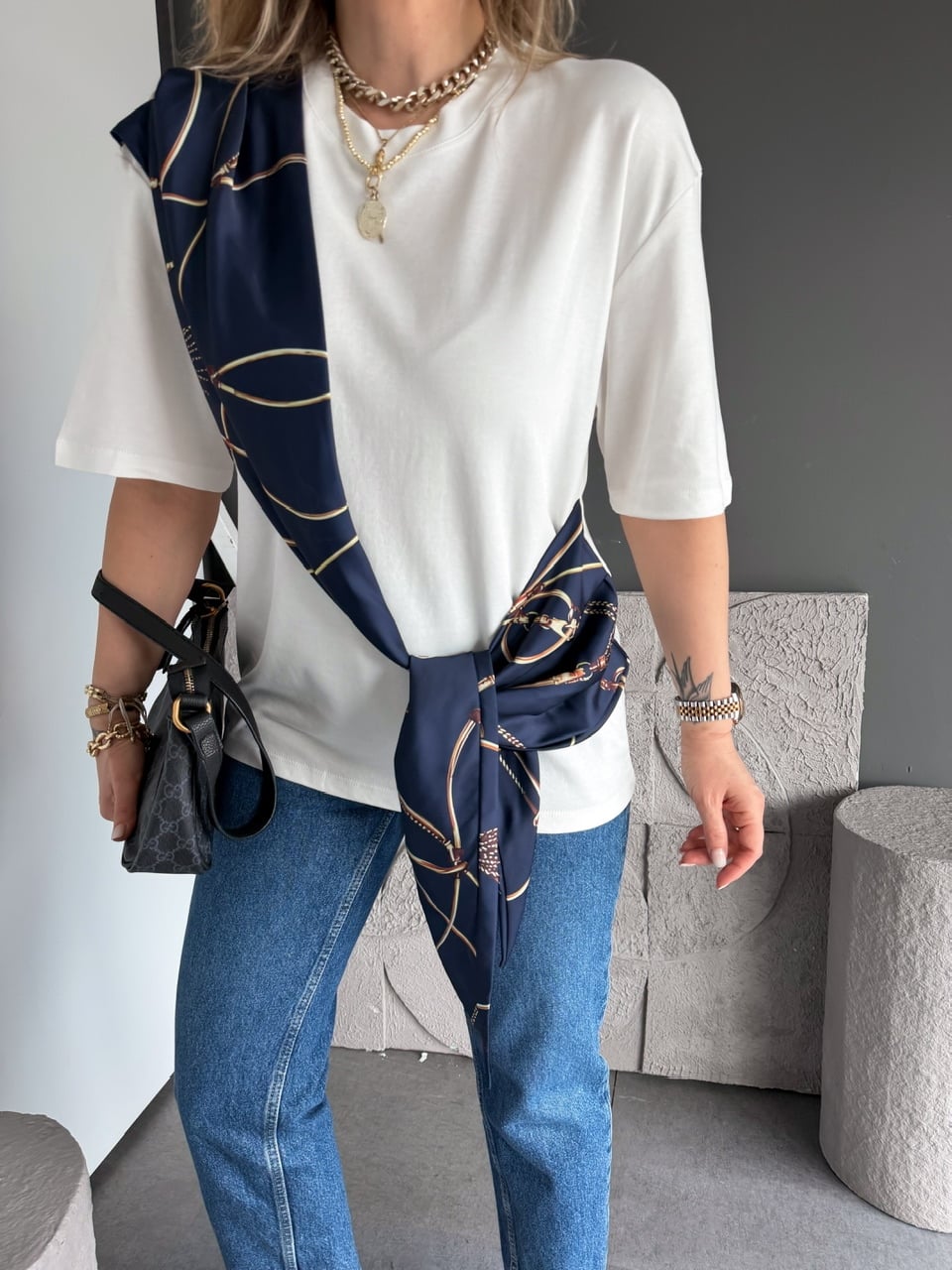 Lacivert Fular Bağlamalı Tshirt
