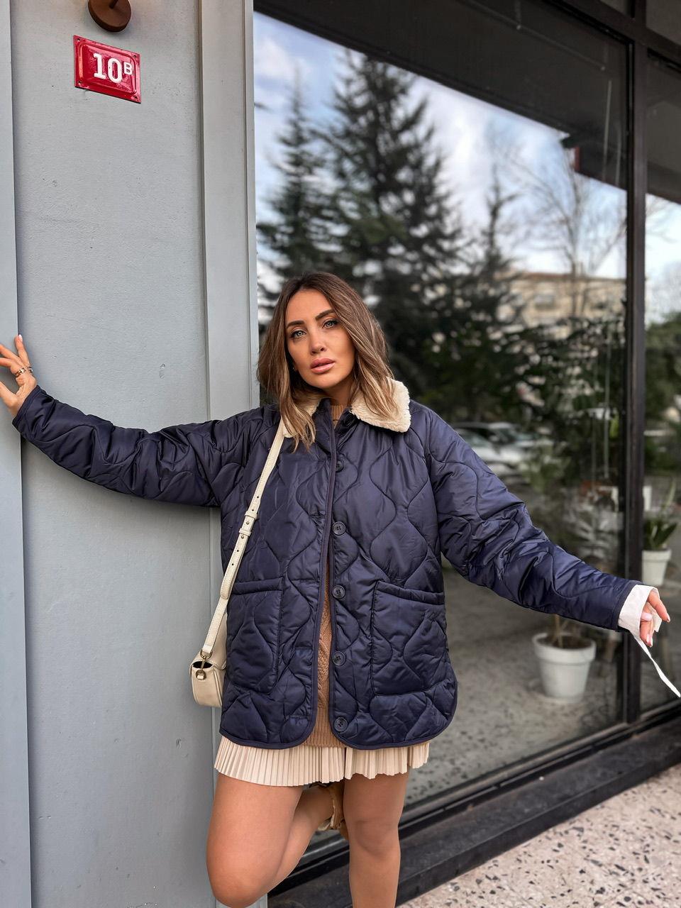 Lacivert Yakası Kürklü Mont