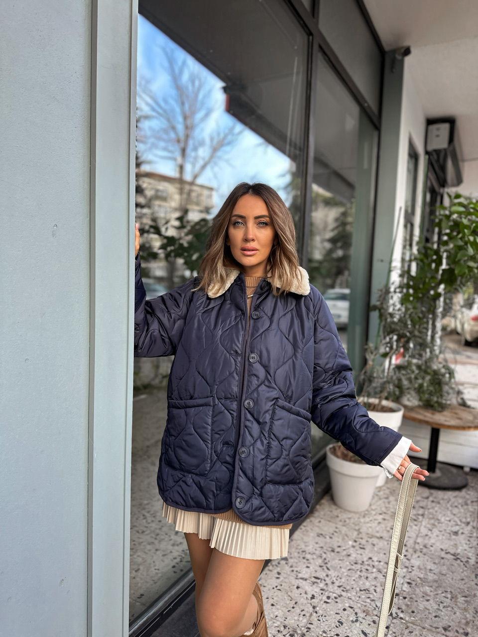 Lacivert Yakası Kürklü Mont