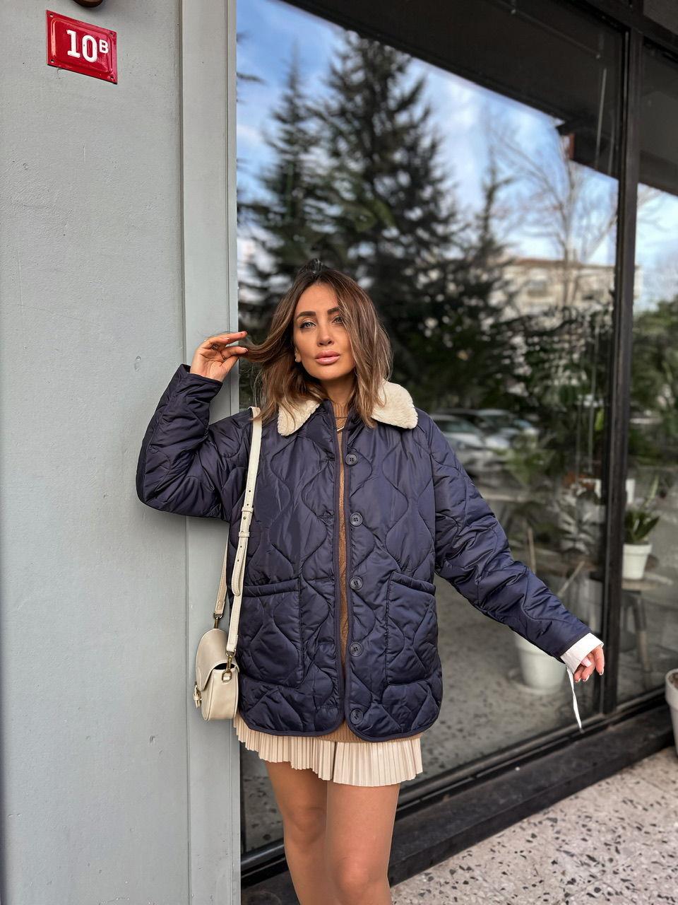 Lacivert Yakası Kürklü Mont