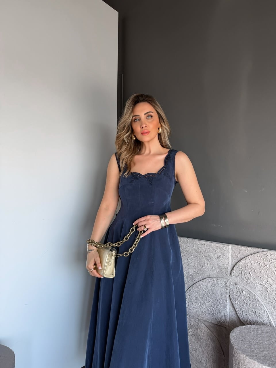 Lacivert Yakası Nakışlı Cepli Elbise