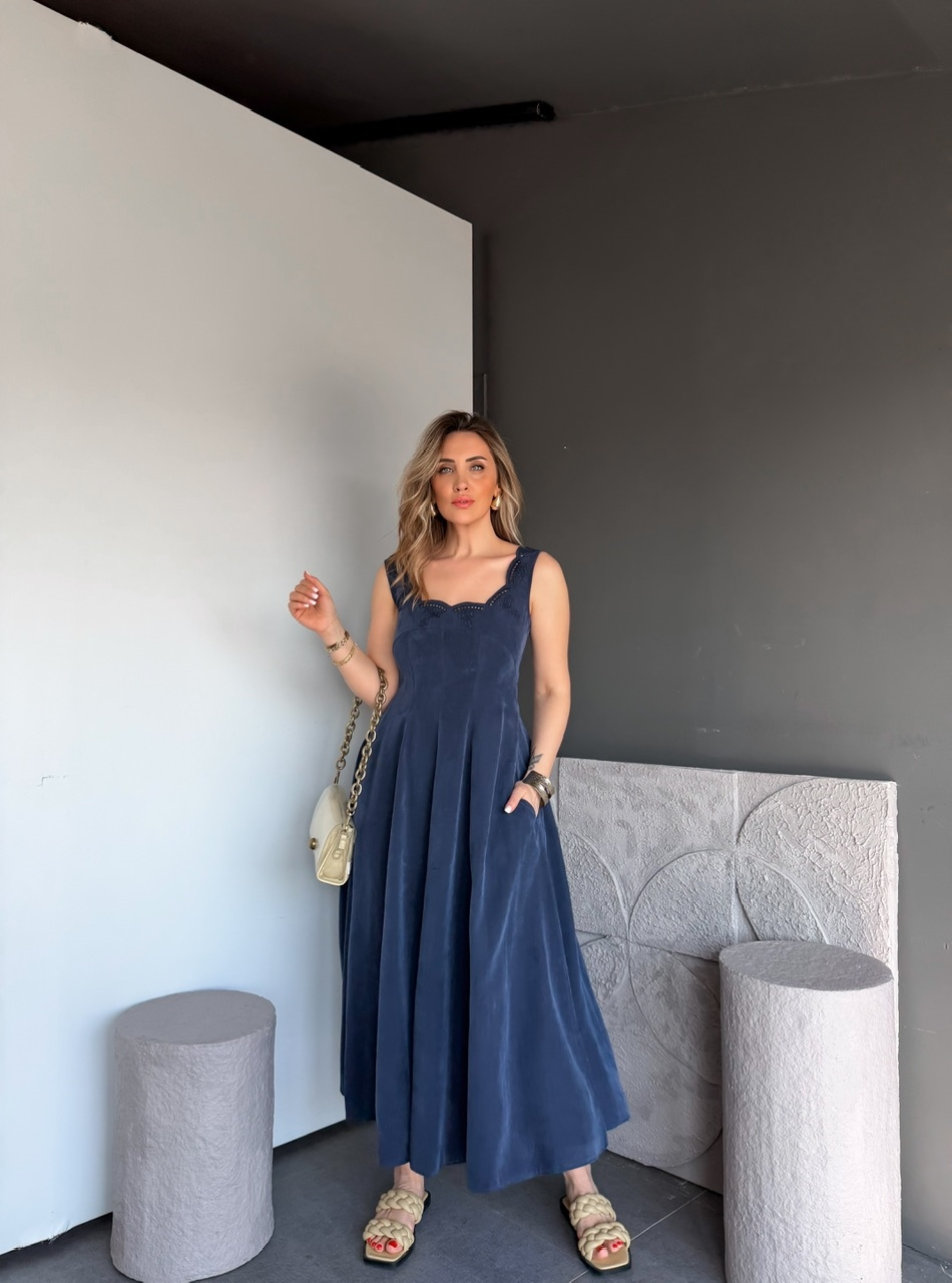 Lacivert Yakası Nakışlı Cepli Elbise