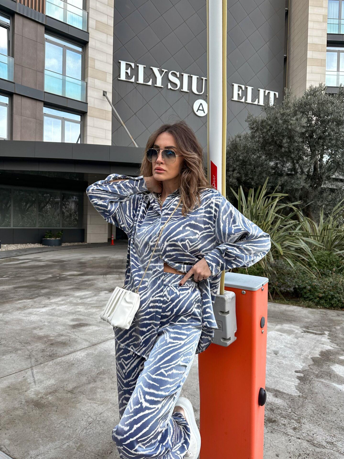 Mavi Zebra Desenli Saten Takım
