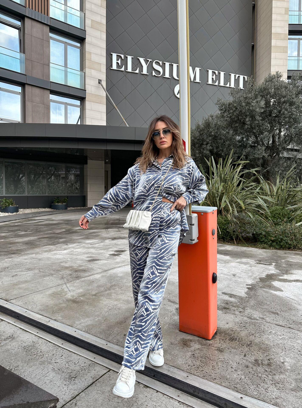Mavi Zebra Desenli Saten Takım
