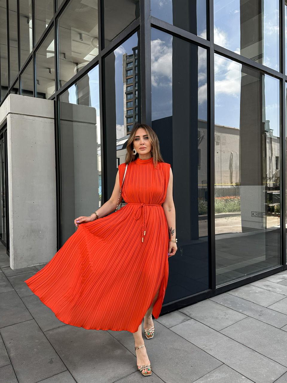 Nar Çiçeği Pilili Beli İpli Elbise