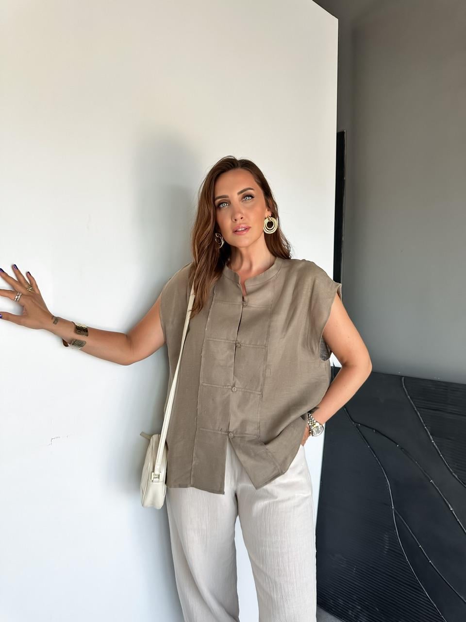 Naturel Yeşil Hakim Yaka Düğmeli Keten Gömlek