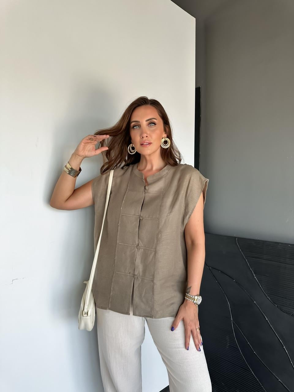 Naturel Yeşil Hakim Yaka Düğmeli Keten Gömlek