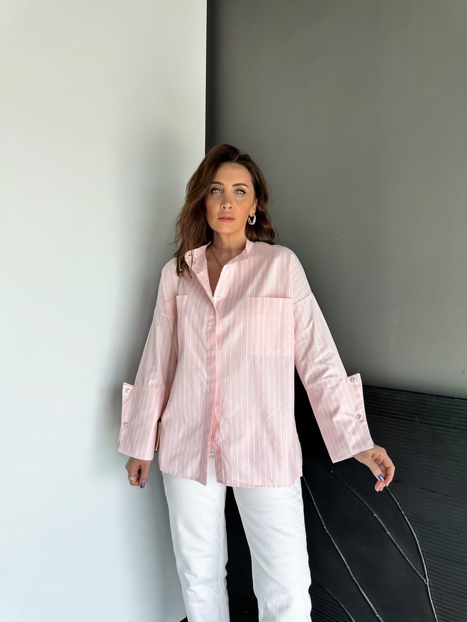 Pembe Çizgili Kol Detaylı Gömlek