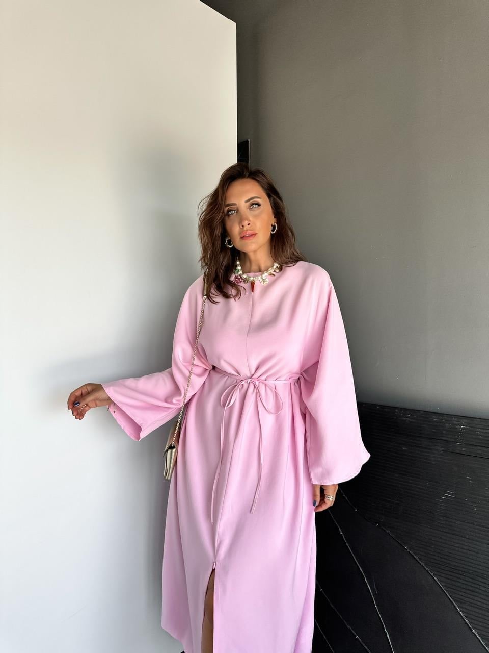 Pembe İpli Yırtmaçlı Fermuarlı Elbise